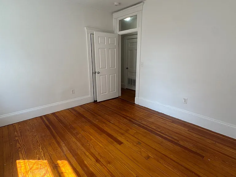 12-14 Lyndhurst St #2A — Photo 7