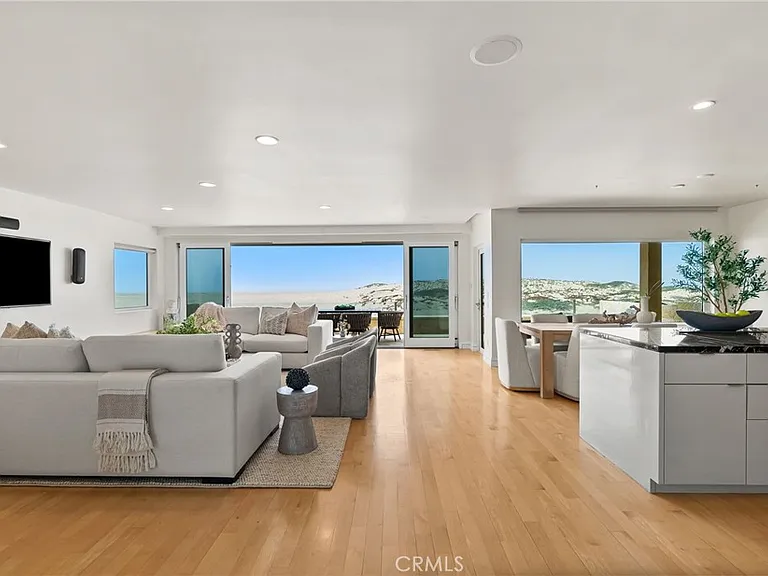 1554 E Oceanfront — Photo 17