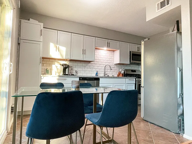 620 S 1st St #307 — Photo 13