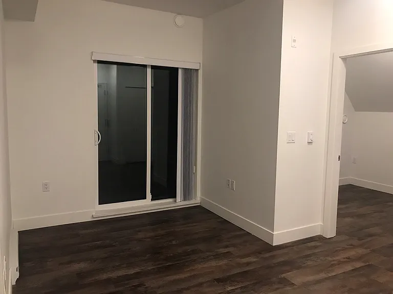 1539 Comox St #33 — Photo 7