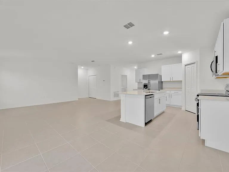 2398 McKinley Dr — Photo 12