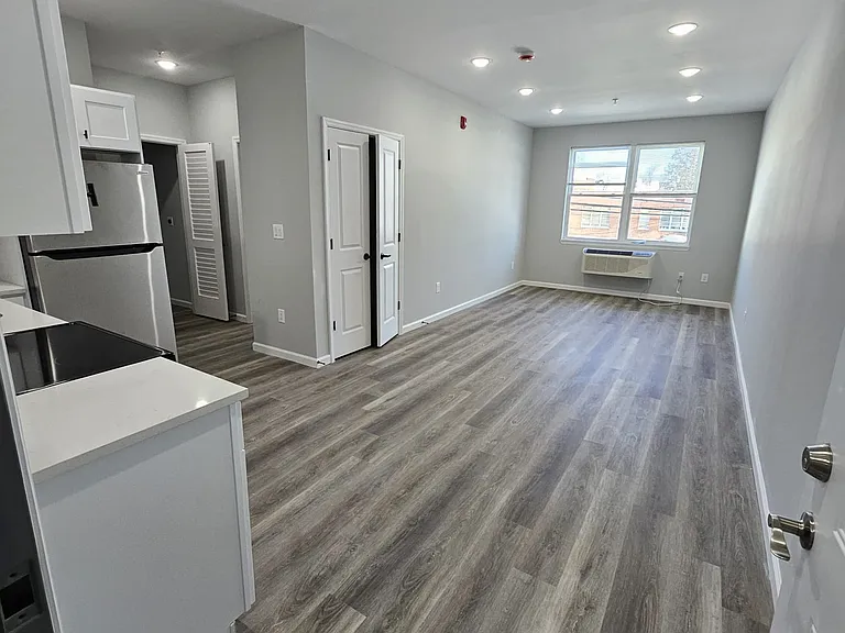 22 Seeley St #201 — Photo 7