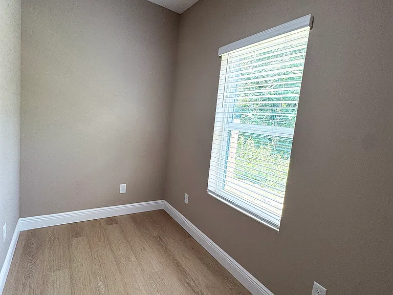 504 E Burgess Rd #C — Photo 33