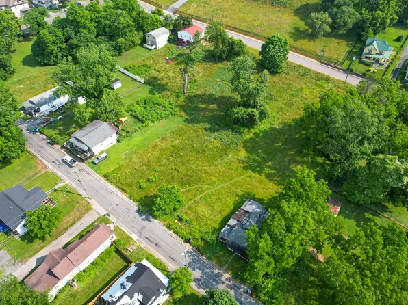 425 Clinton Ave, Bristol, VA 24201