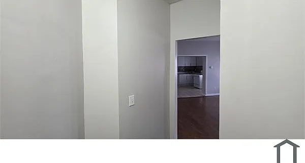 3 bed, 1100 sqft, $2,200 — Photo 3