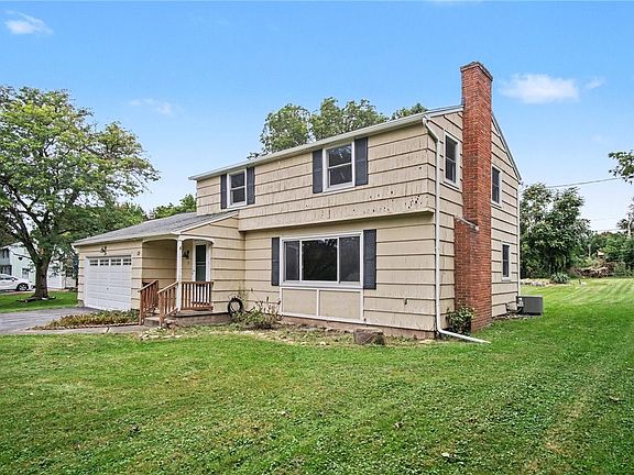 3rd image of 19 Crest View Dr