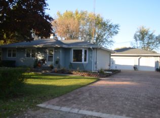3842 Woodlawn Ave, Gurnee, IL 60031