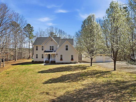 2nd image of 90 Spring Leaf Ln