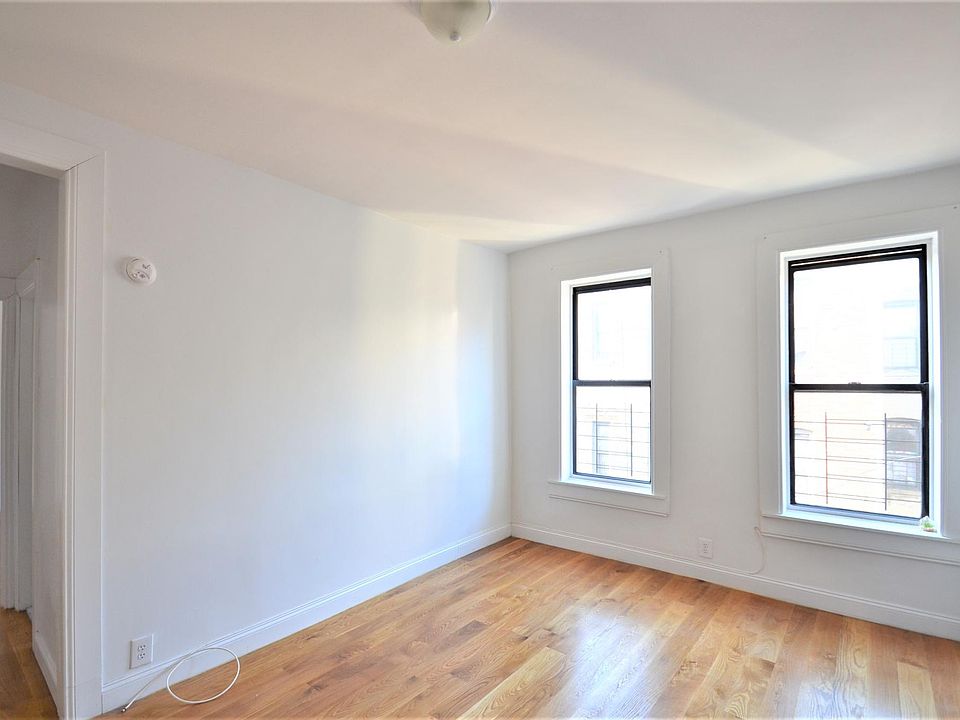 2nd image of 2230 Ryer Ave #1