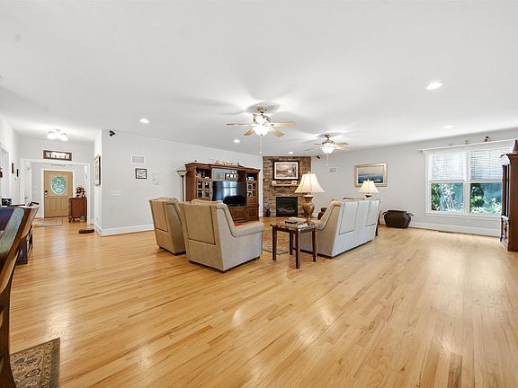 5th image of 2199 Great North Rd