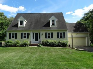 9 Deerfield Rd, Medway, MA 02053