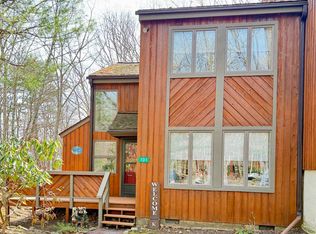 101 Ruffed Grouse Ct, Lake Harmony, PA 18624