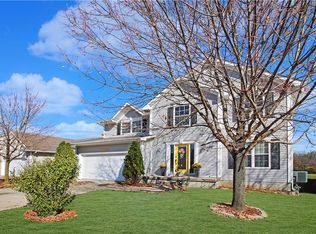 2406 E Luster Ln, Des Moines, IA 50320