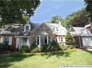1 Berwin Ln, Staten Island, NY 10310