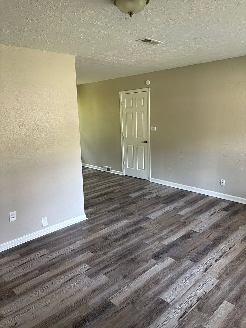 Large 3 bedroom house available — Photo 3