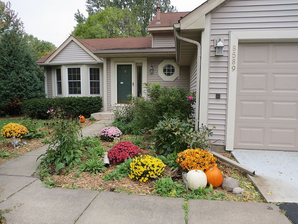 2nd image of 8589 Rosewood Ln N