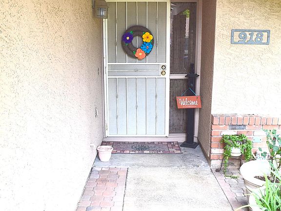 3rd image of 918 N Somerset Cir