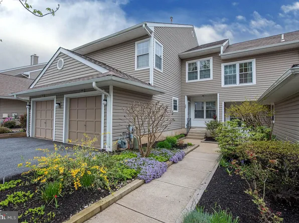 240 Windsor Ct #240, Glen Mills, PA 19342