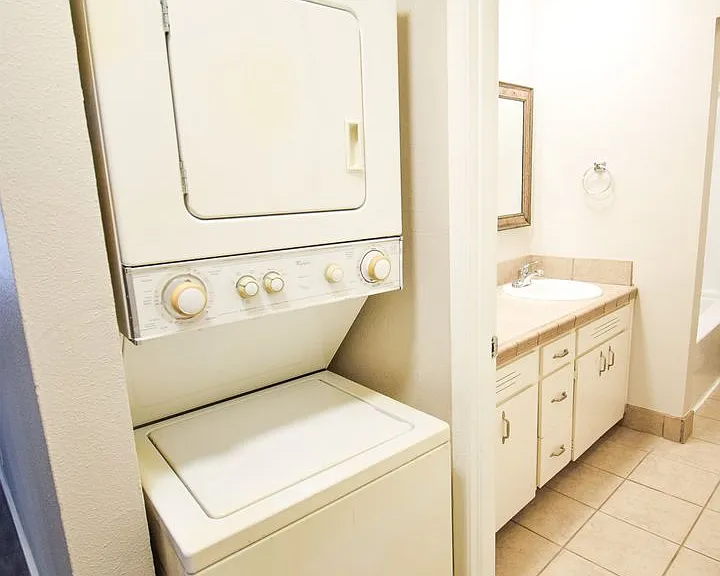 Vista Hills Apartments — Photo 16