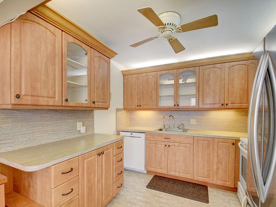 1st image of 94 Somerset E
