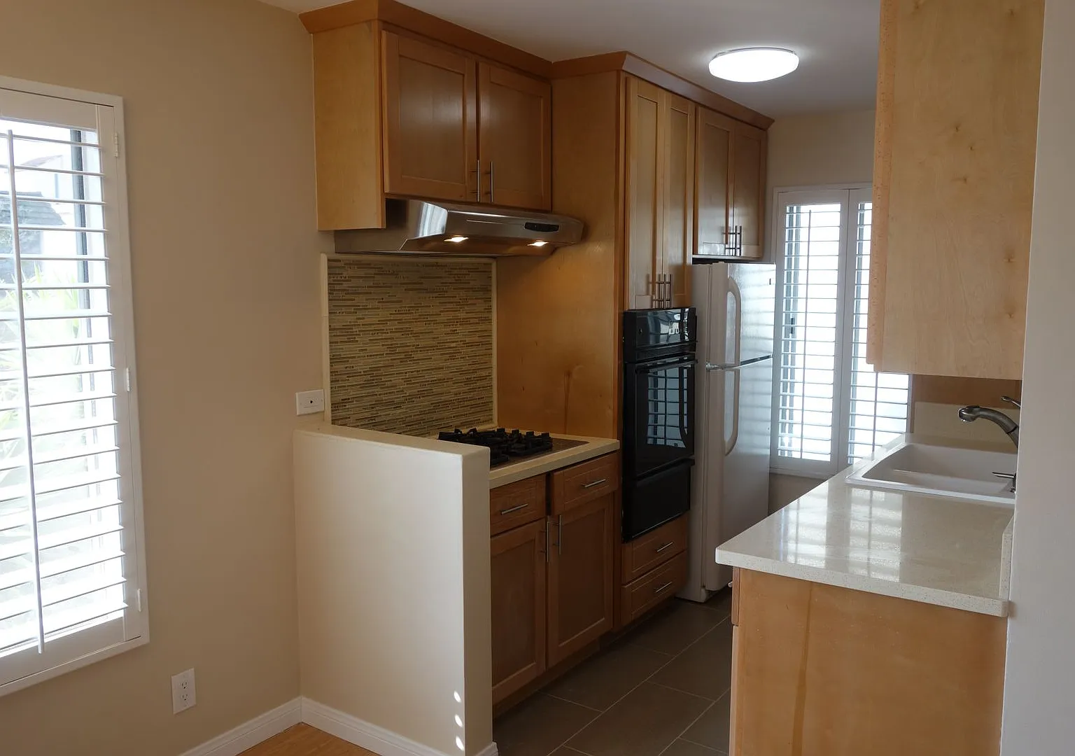 3656 Clarington Avenue — Photo 3