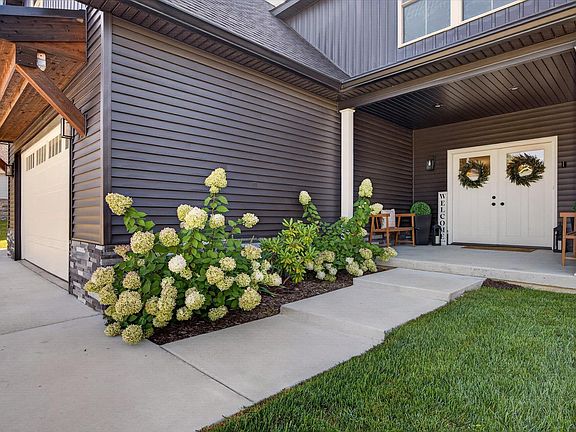 2nd image of 602 Barton Woods Ln