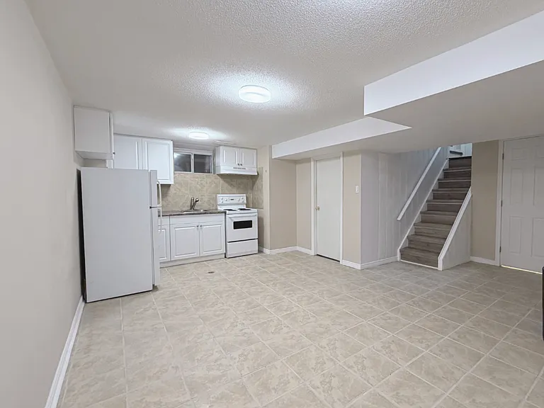 841 Garth St #2 — Photo 11