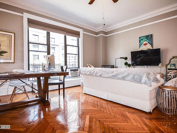 2nd image of 140 W 79th St APT 9B