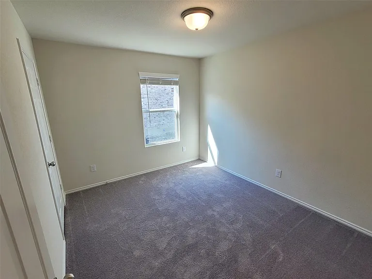 1049 Knightly Ln — Photo 13