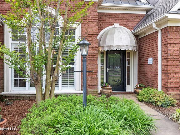 4th image of 3241 Chateau Cir S