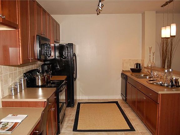 3rd image of 27 Station Ct #25006