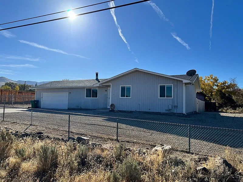 3 bed, 1300 sqft, $1,825 — Photo 3