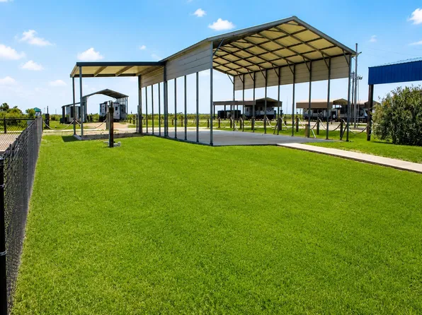 1247 Mabry St, Gilchrist, TX 77617