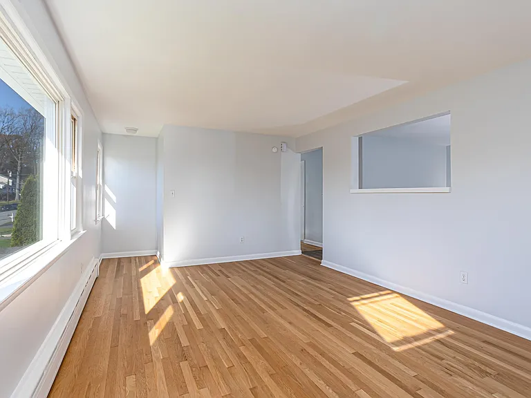 272 Hunyadi Ave #2 — Photo 2
