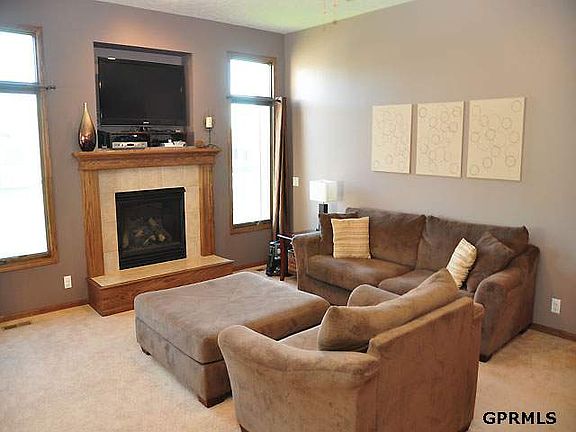 3rd image of 15402 Greenleaf St