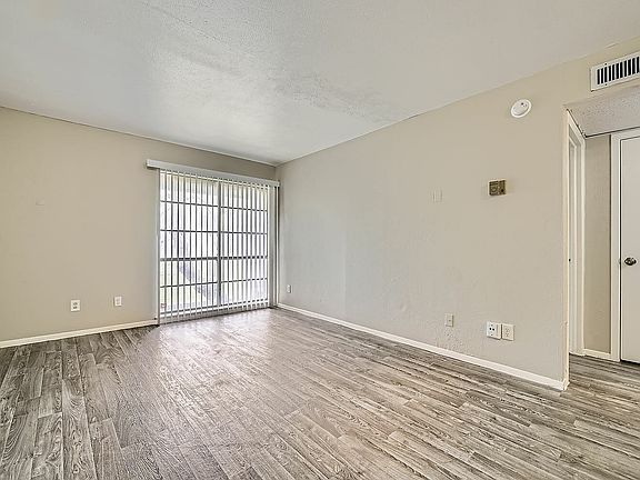 3504 Fawn Valley Dr 2091 - Web Quality - 002 - 02 Living Room