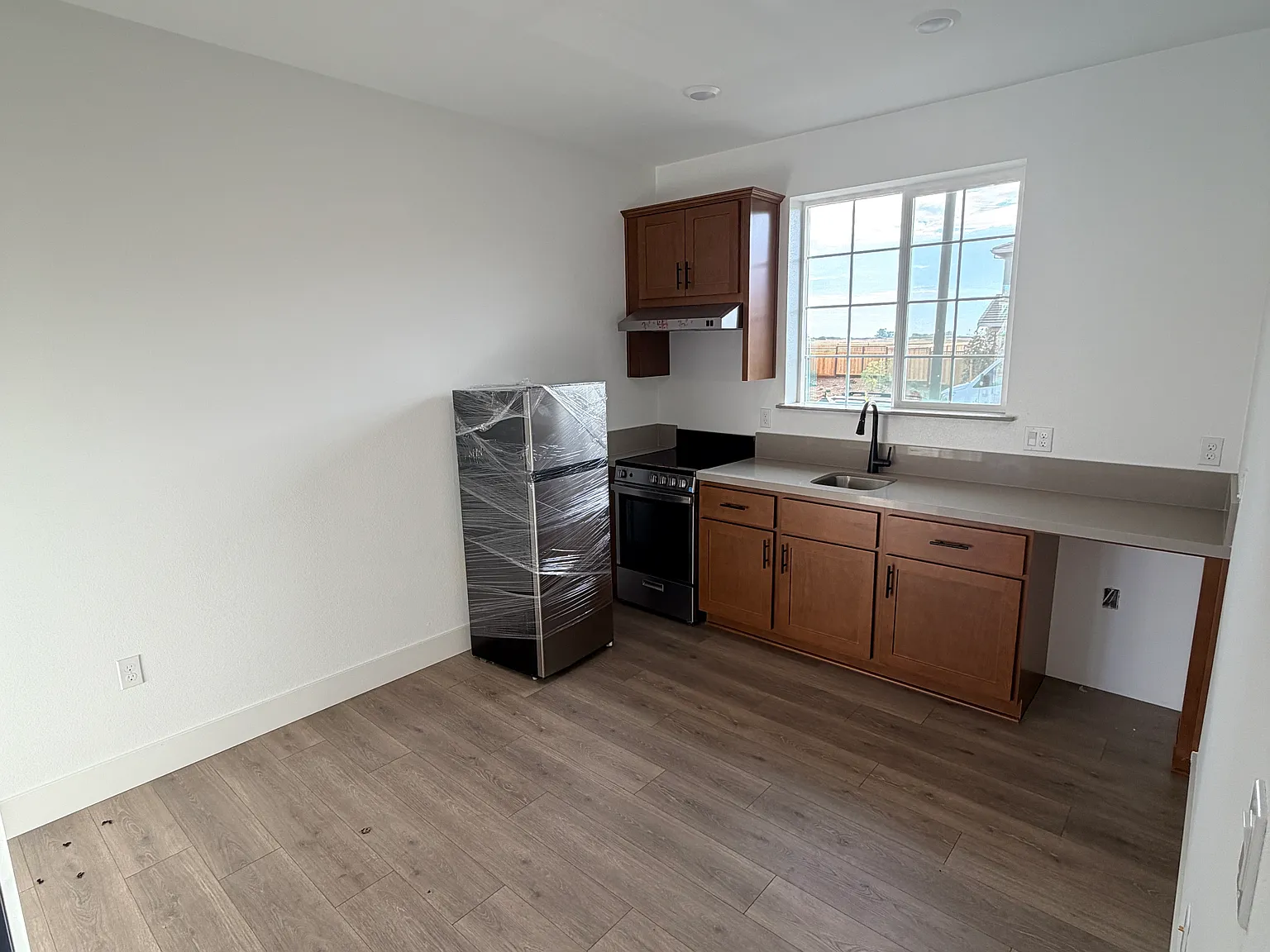1 bed, 450 sqft, $1,650 — Photo 3