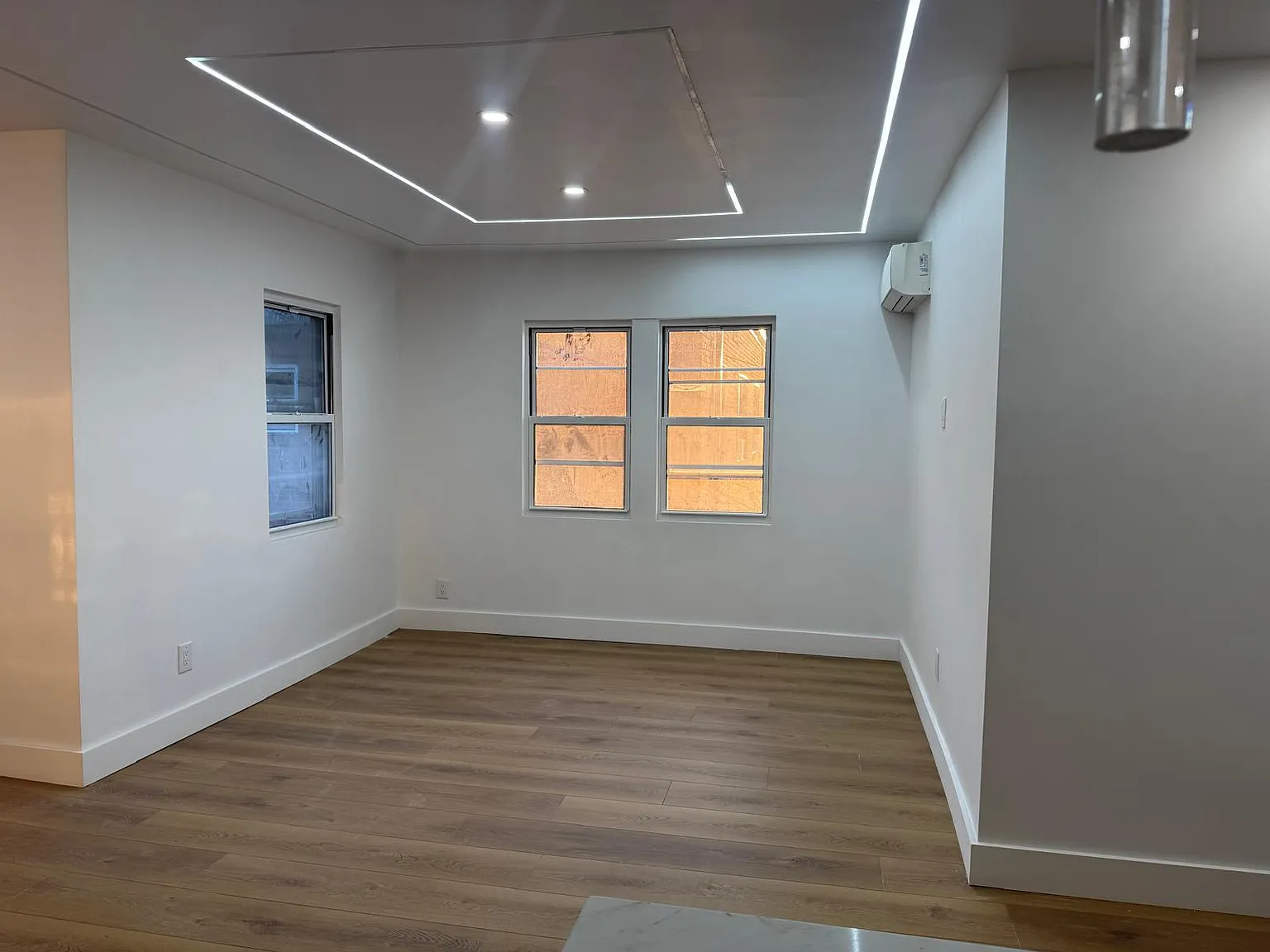 2 bed, 1000 sqft, $2,750 — Photo 2