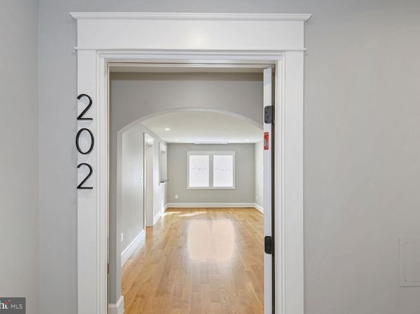 11 S Madison St #202