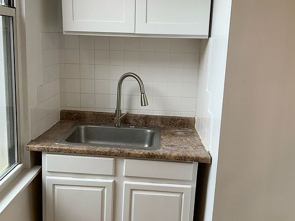 4th image of 211 India St #1