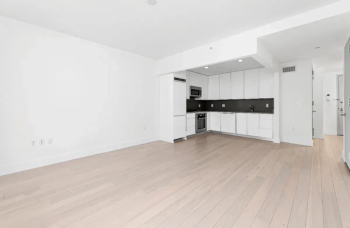 109 Gold St — Photo 2