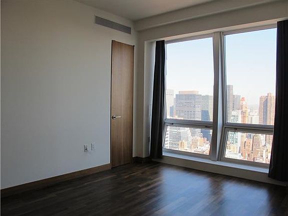 5th image of 400 5th Ave APT 43C
