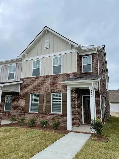 3 bed, 2.5 bath, 1700 sqft, $2,200 — Photo 2