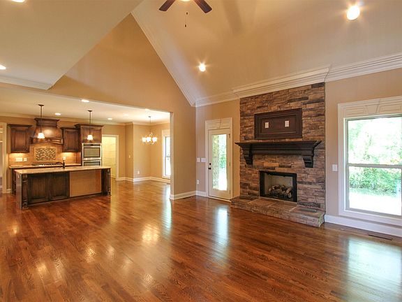 4th image of 1052 Luxborough Dr #93