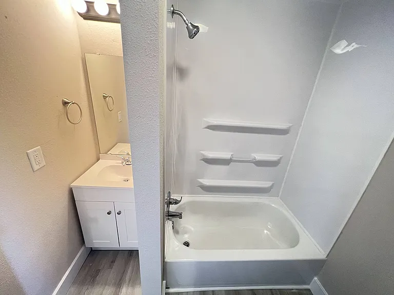 2251 N Rogers Ave — Photo 13