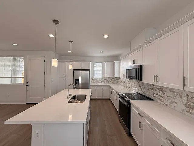 Building Photo - 216 Foxtrot Ct