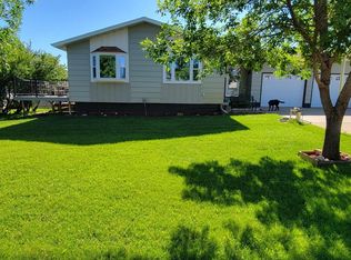 571 4th Ave SW, Dickinson, ND 58601