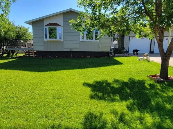 571 4th Ave SW, Dickinson, ND 58601