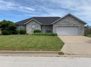 1205 E Eagle Rock Dr, Ozark, MO 65721