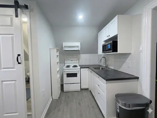 99 Mary St #3, Hamilton, ON L8R 1K4